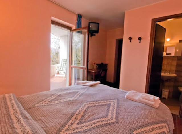 Hotel Rondanino Lanzo dʼIntelvi Extérieur photo