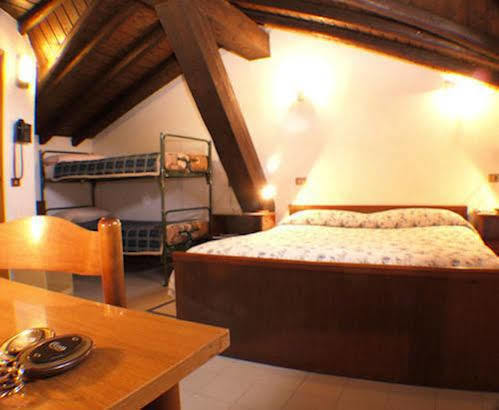 Hotel Rondanino Lanzo dʼIntelvi Extérieur photo