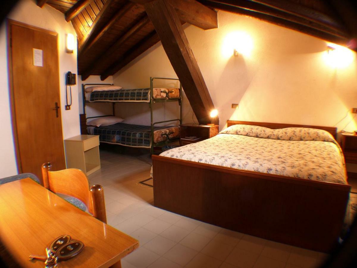 Hotel Rondanino Lanzo dʼIntelvi Extérieur photo